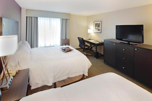 Hampton Inn & Suites Reagan National Airport - Crystal City - image 3