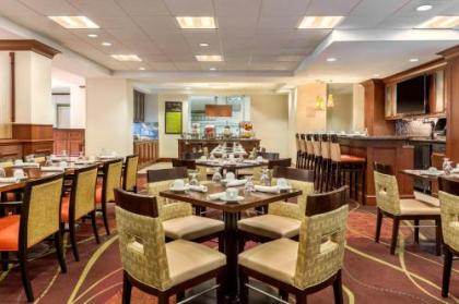 Hilton Garden Inn Arlington/Courthouse Plaza - image 2