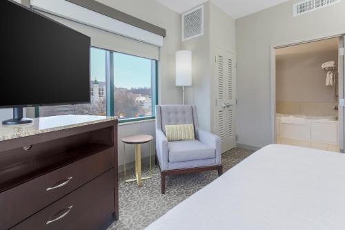 Hilton Garden Inn Shirlington - image 4