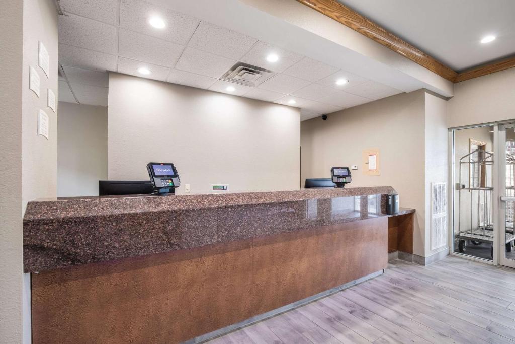 Quality Inn & Suites Lodi - image 4