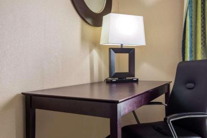 Quality Inn & Suites Arnold - image 4