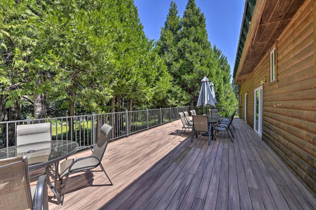 Secluded Mtn Home with Large Deck Fireplace! - main image