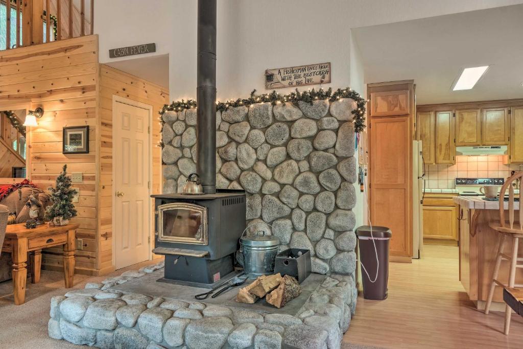 Cozy Camp Connell Abode with Large Game Room! - image 6