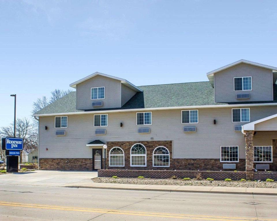 Rodeway Inn & Suites - Okoboji - main image