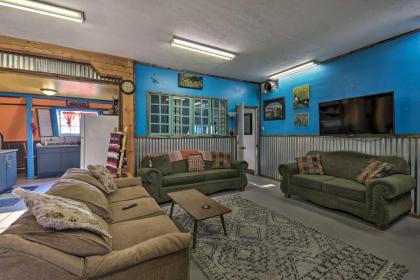 Quiet and Colorful Quonset Hut Artist Retreat - image 4