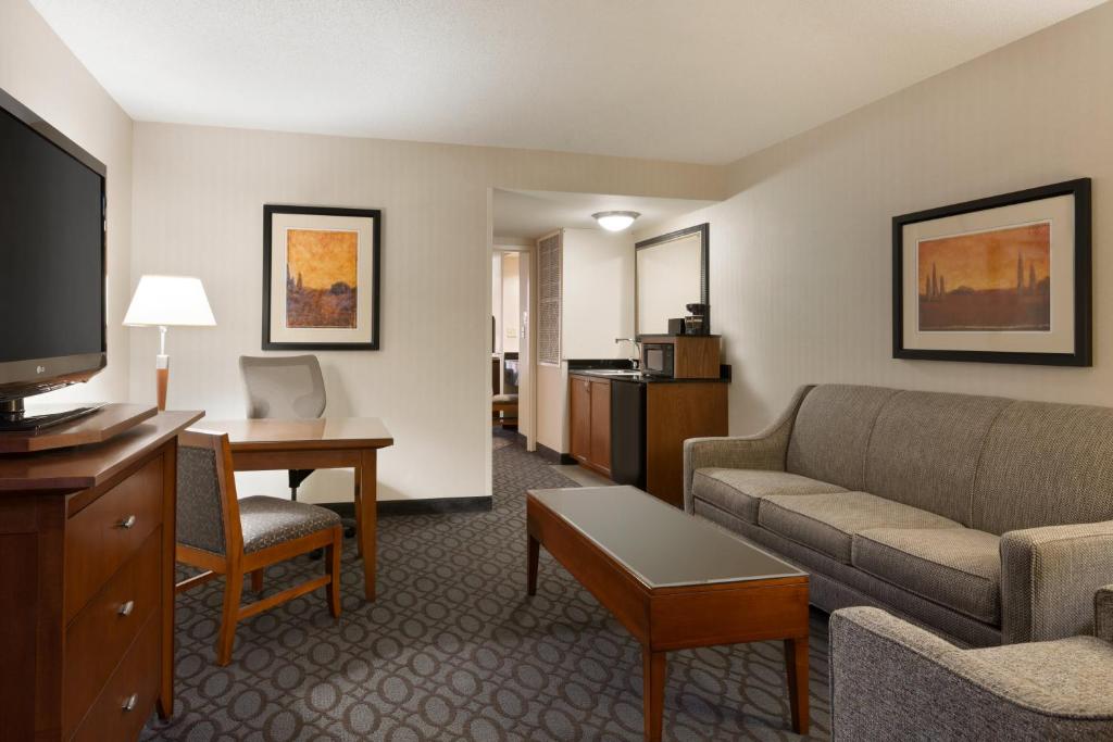 Embassy Suites Dulles - North/Loudoun - image 2