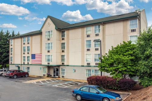 Rodeway Inn & Suites near Outlet Mall - Asheville - main image