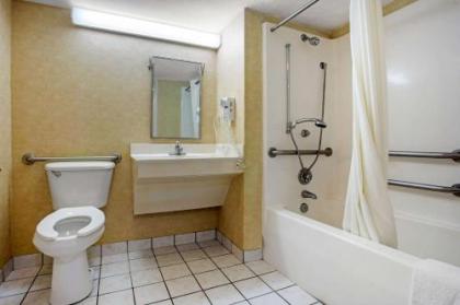 Rodeway Inn & Suites near Outlet Mall - Asheville - image 2