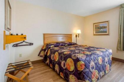 Rodeway Inn & Suites near Outlet Mall - Asheville - image 3