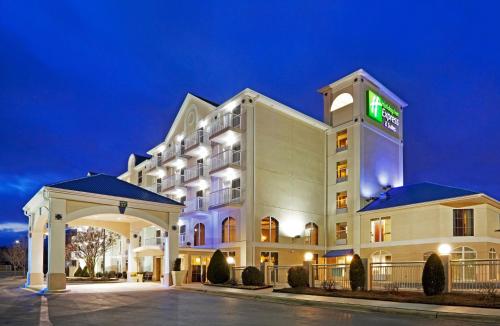 Holiday Inn Express & Suites Asheville SW - Outlet Ctr Area an IHG Hotel - main image