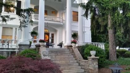 Albemarle Inn - Asheville - image 4