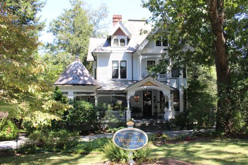 The 1899 Wright Inn & Carriage House - main image