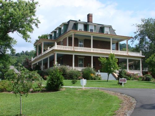 The Reynolds Mansion - main image