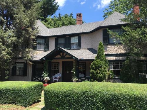 Pinecrest Bed & Breakfast - main image