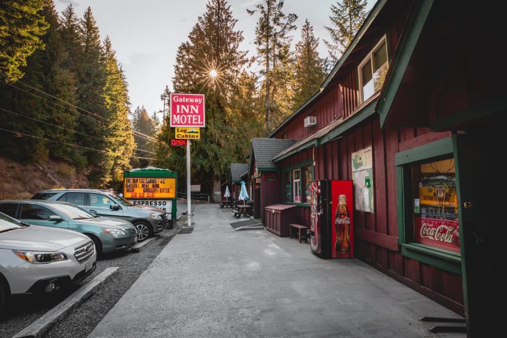 Gateway Inn & Cabins - image 7