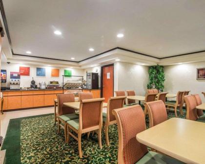 Quality Inn - image 18