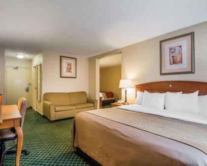 Quality Inn - image 9