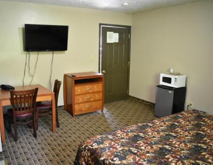 Economy Inn & Suites - image 4