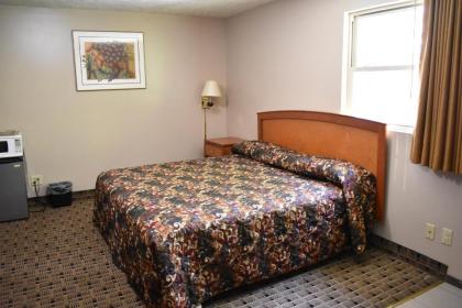 Economy Inn & Suites - image 7