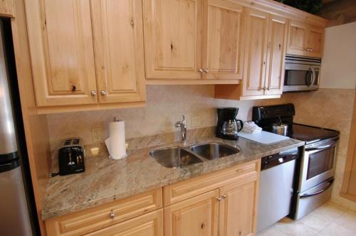 Chateau Eau Claire Unit 8 - image 2