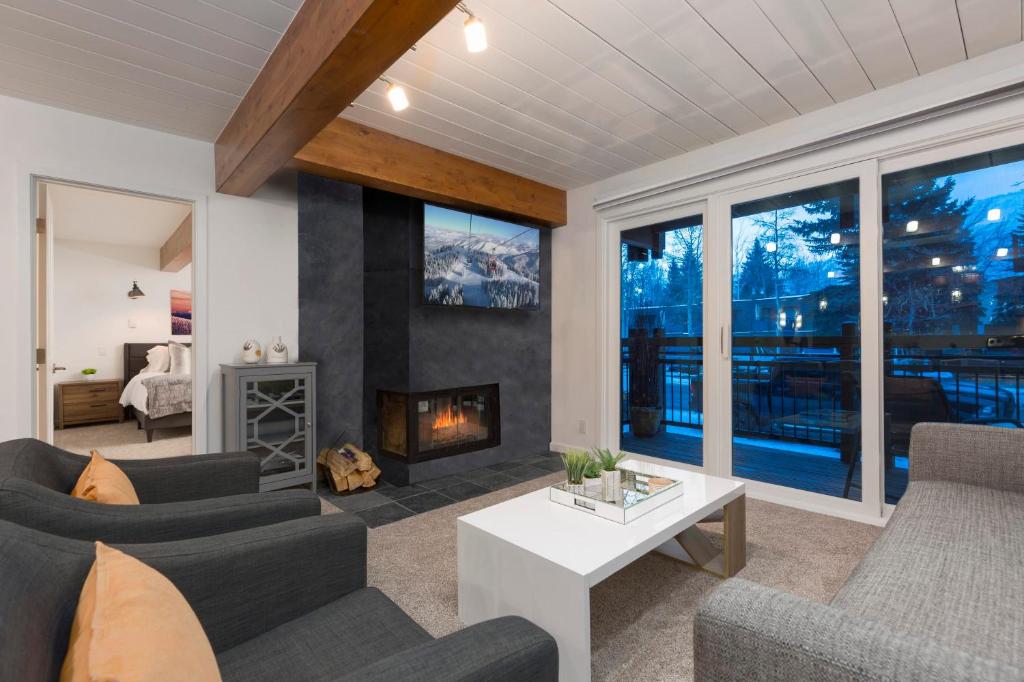 Updated 2BR in the Heart of Aspen - main image