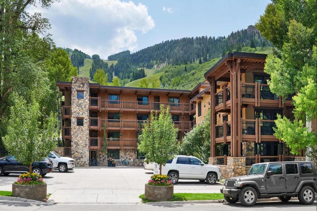 Updated 2BR in the Heart of Aspen - image 3