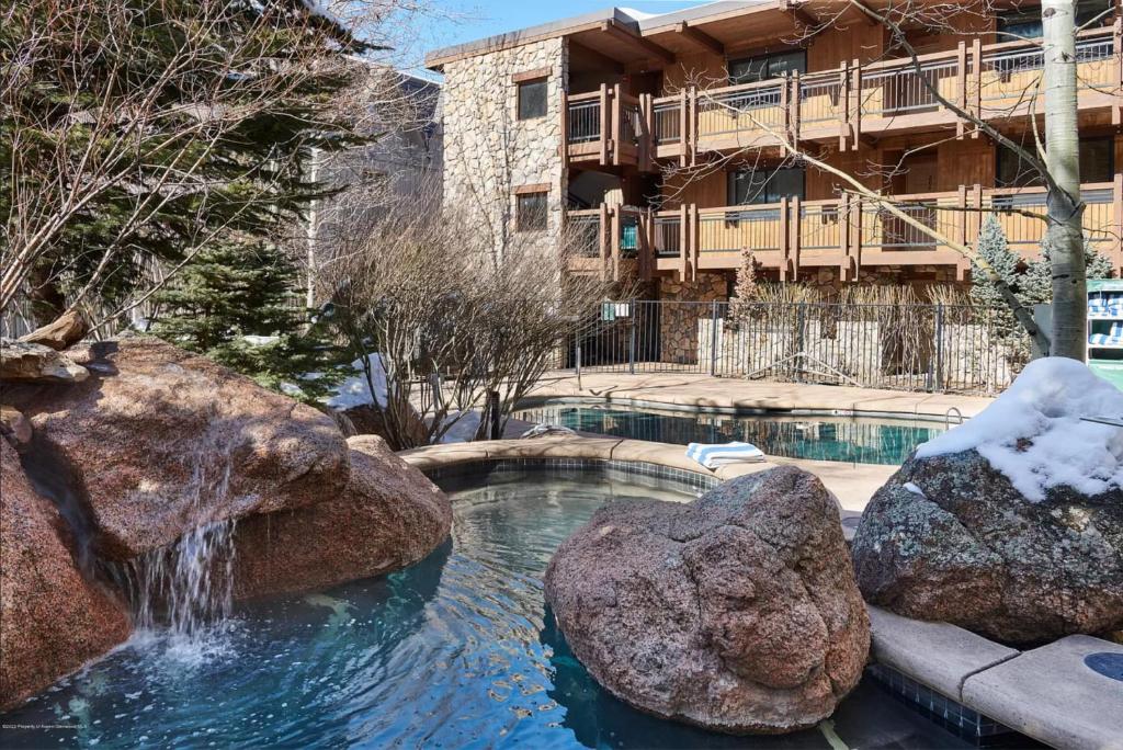 Updated 2BR in the Heart of Aspen - image 6
