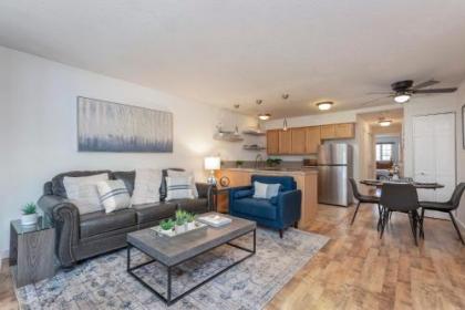 New Listing! Beautifully Updated 1 BR in Aspen's Center - image 2