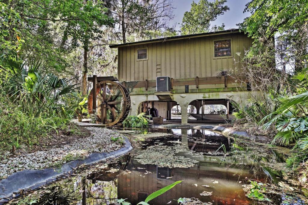 Waterfront Astor Studio Cabin with Private Boat Dock - main image