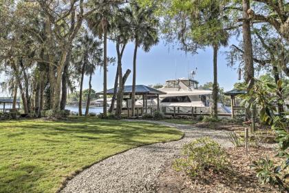 Waterfront Astor Studio Cabin with Private Boat Dock - image 8