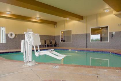 Holiday Inn Express Hotel & Suites Astoria an IHG Hotel - image 3