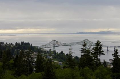 Astoria Painted Lady Historic Apt with River View! - image 9