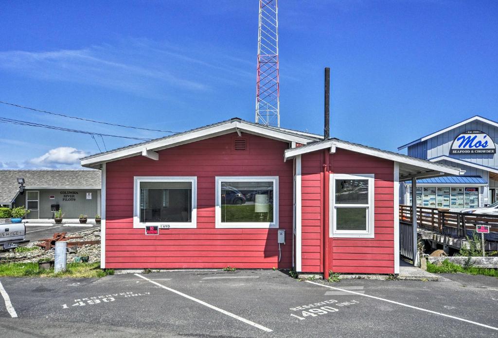 Waterfront Condo on Pier in Downtown Astoria! - image 3