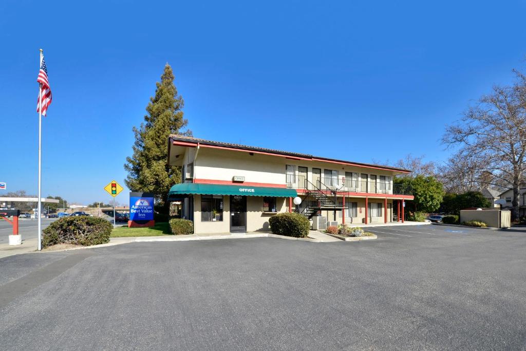 Atascadero Inn - main image