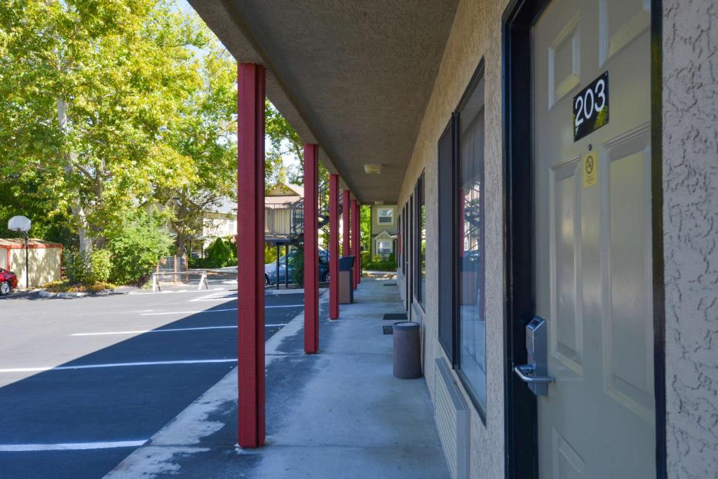 Atascadero Inn - image 4