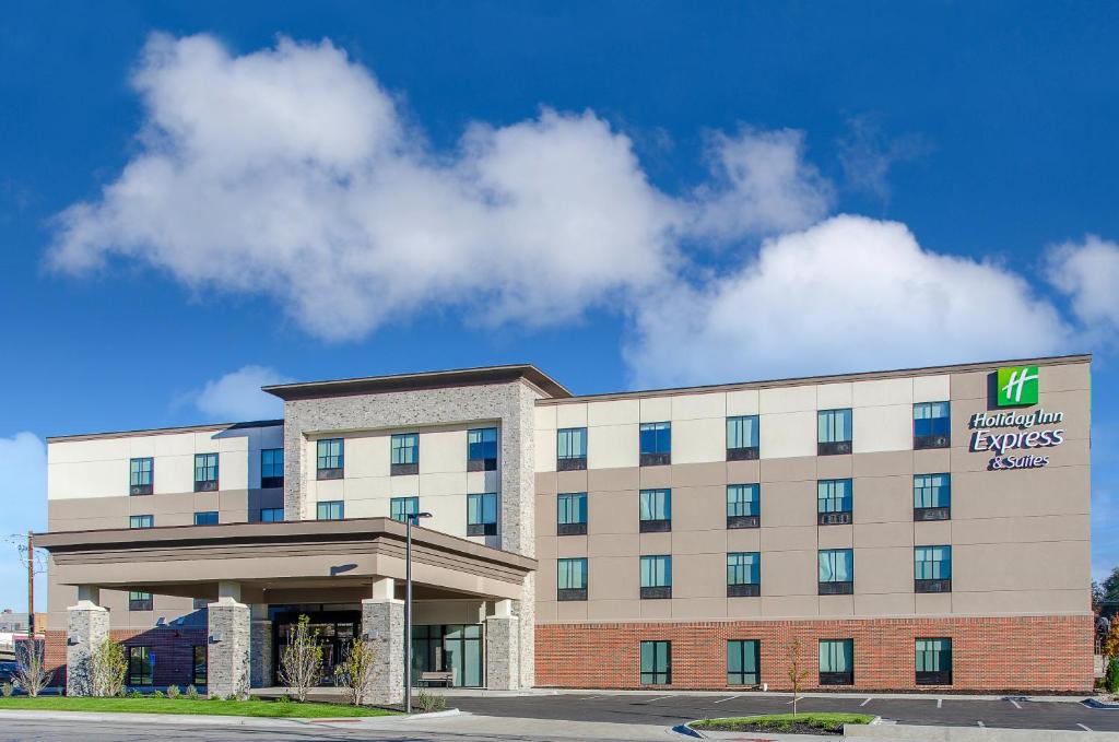 Holiday Inn Express & Suites - Atchison an IHG Hotel - main image