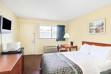 Days Inn by Wyndham Athens - image 12