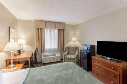 Quality Inn - image 14