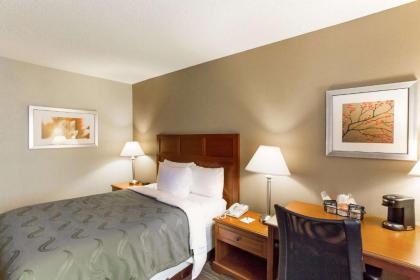 Quality Inn - image 15