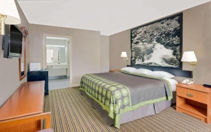 Super 8 by Wyndham Athens - image 11