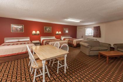 Super 8 by Wyndham Athens TX - image 10