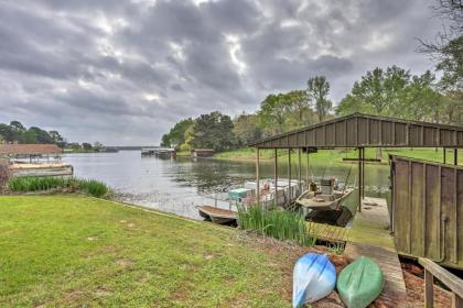 Custom Home with Deck DockandBoathouse on Lake Athens! - image 10