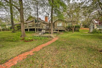 Custom Home with Deck DockandBoathouse on Lake Athens! - image 9