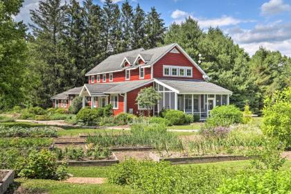 Athens Homestead with Yoga Studio and Garden! - image 1