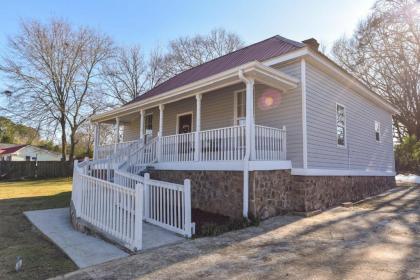 Bull Dawg Bungalow   Walk to Stadium Big Yard Athens