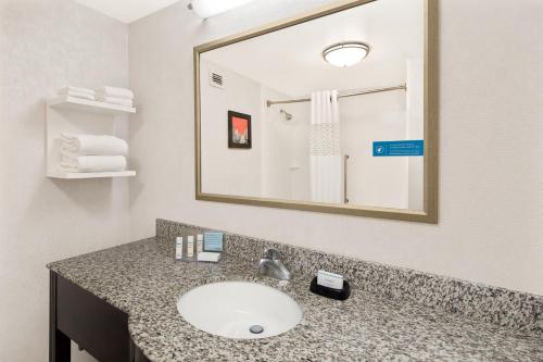 Hampton Inn Atlanta-Georgia Tech-Downtown - image 4