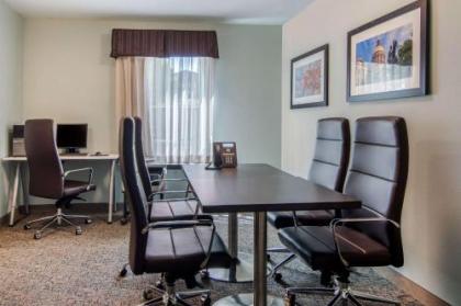 Clarion Inn & Suites Atlanta Downtown - image 3