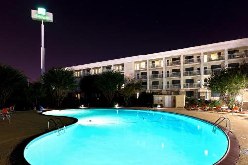 Holiday Inn & Suites Atlanta Airport North an IHG Hotel - main image