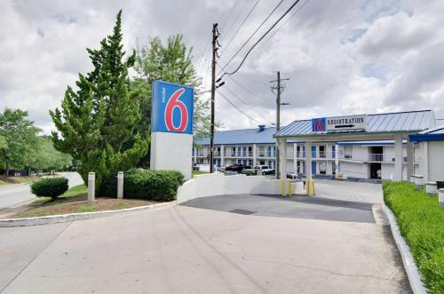 Motel 6-Atlanta GA - image 2