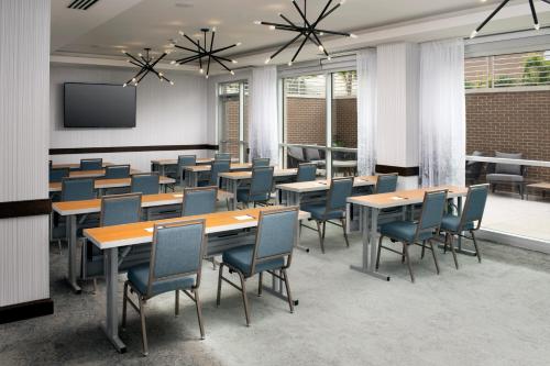 SpringHill Suites by Marriott Atlanta Downtown - image 3